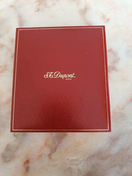 Isqueiro da marca S.T.Dupont