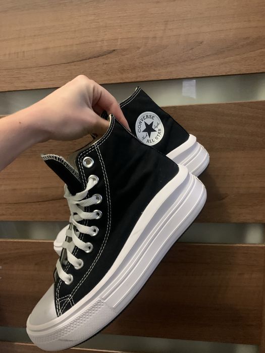 Продам кеди олягнені декілька разів