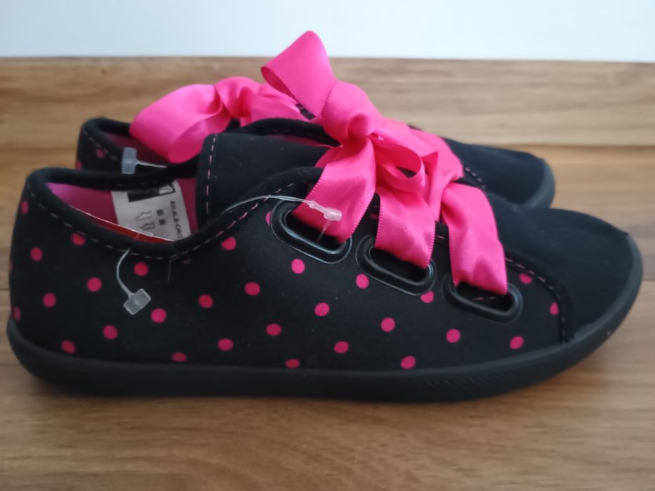 Nowe trampki MD 35 tenisówki czarne w różowe kropki