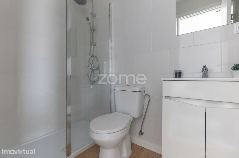 Conjunto de 3 casas independentes em Canelas
