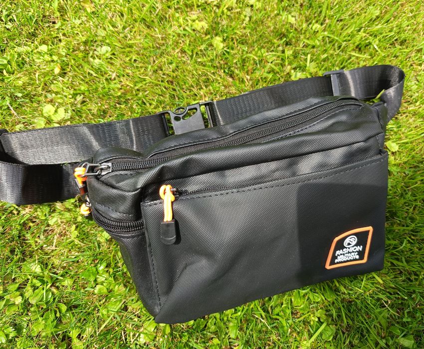 Męska saszetka nerka czarna pojemna