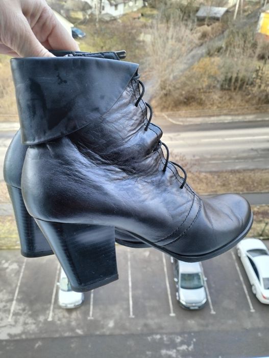 Жіноче шкіряне  взуття