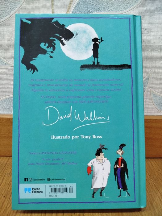 Livro: " Mega monstro"