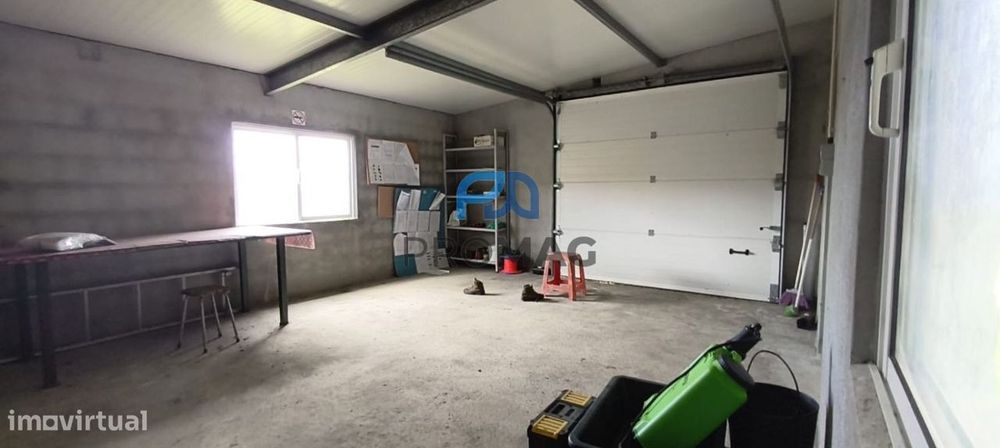 Terreno Urbanizável de 7959 m² com Armazém