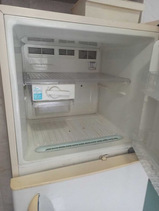 Холодильник LG двокамерний, 950 грн
