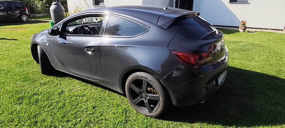 Opel Astra J GTC 2.0 CDTI