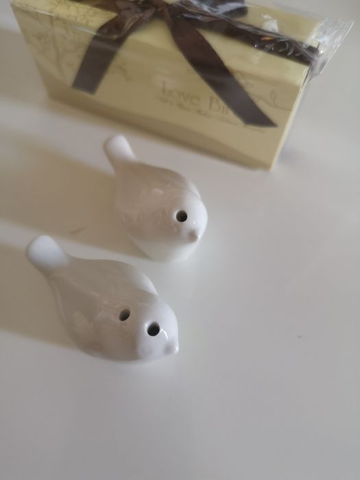 Lembrança de festa saleiro e pimenteiro