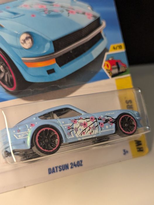Подарунковий набір 14 лютого hot wheels datsun 240z sakura сакура