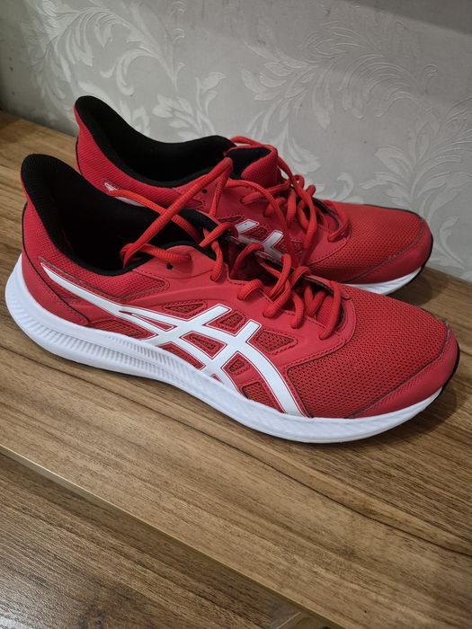 Кроссівки Asics, червоні ,в ідеальному стані , 45 розмір.