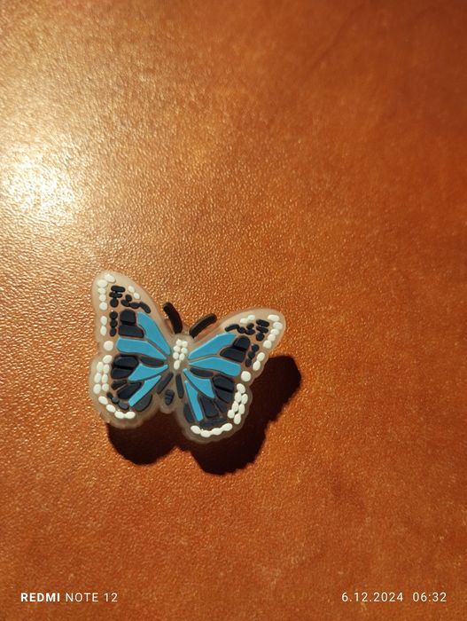 Przypinki do crocsów