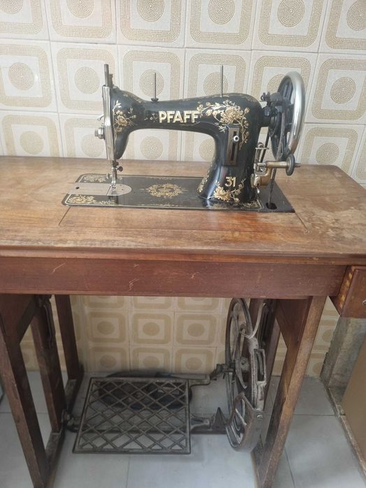 Máquina de costura antiga da Pfaff