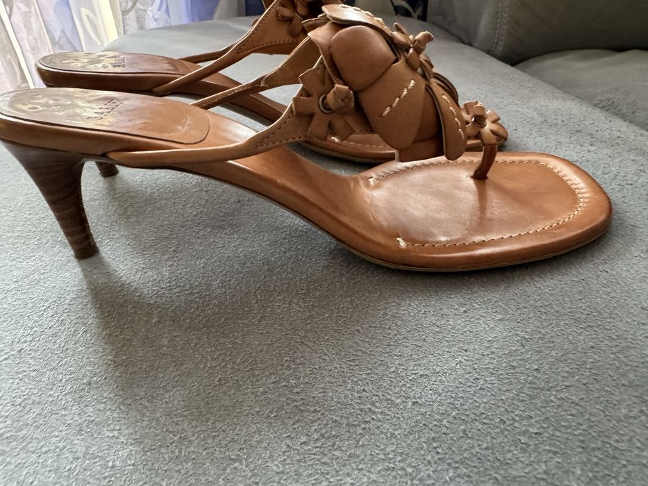 Bally босоніжки через палець