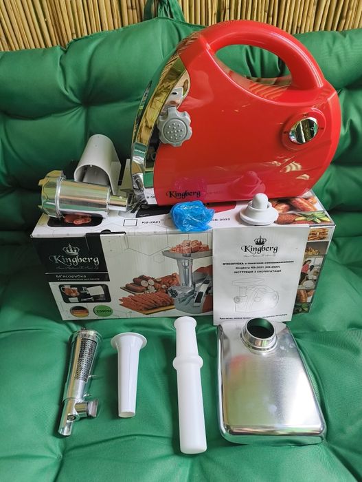 Электрическая мясорубка с томатной соковыжималкой 2 в 1