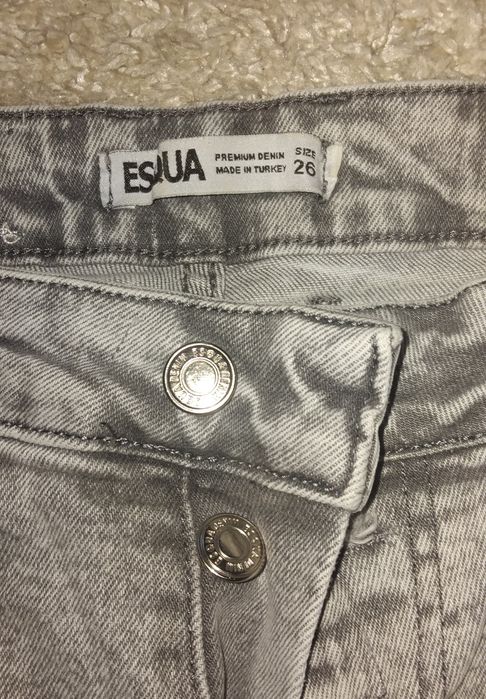 Джинсы  серые  .