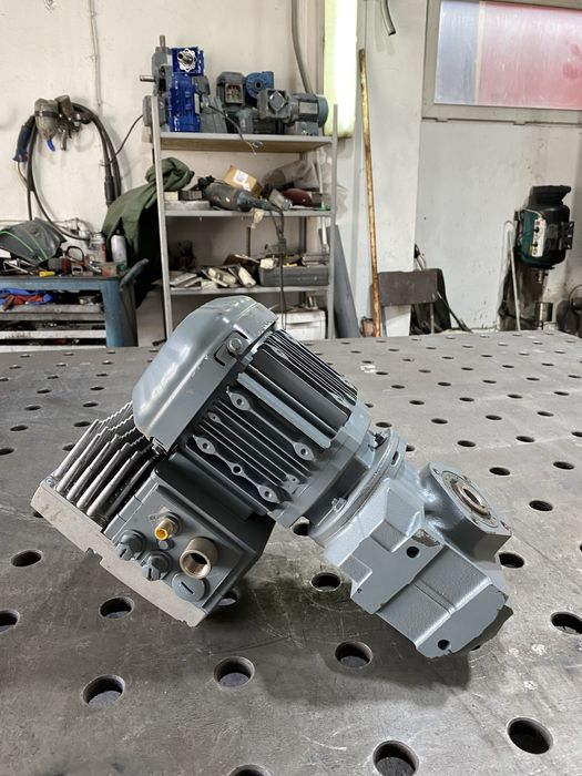 Silnik z Motoreduktorem SEW-EURODRIVE SA37 + Falownik MOVIMOT