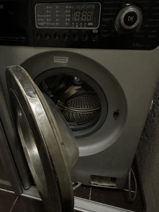 стиральная машина Samsung (модель WF7600S9R) с загрузкой 6 кг.