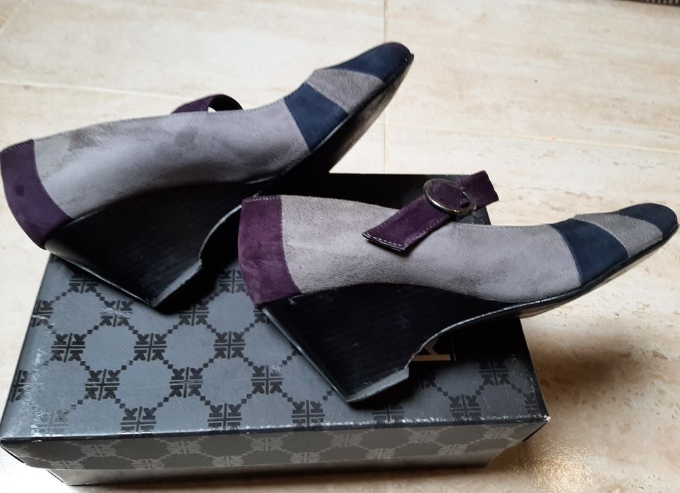 Buty na koturnie rozm. 40 zamszowe