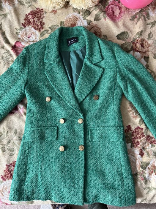 Продам твідовий жакет зеленого кольору
