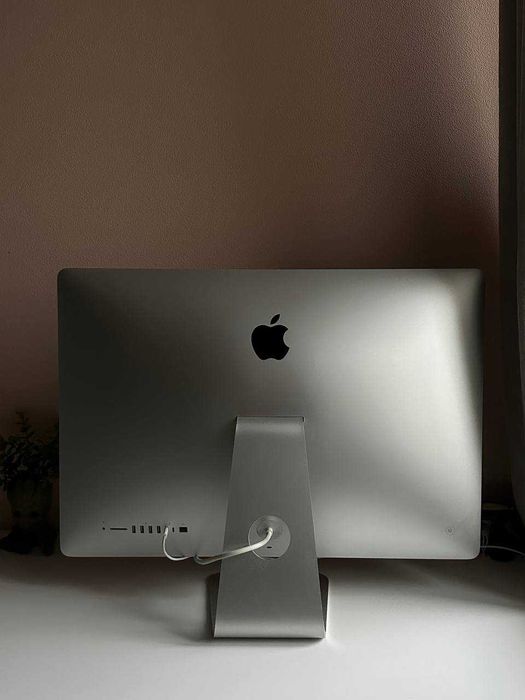 Apple iMac 27 “ 2019, i9, 5K, 2TB SSD, 32GB DDR4, Vega 48.