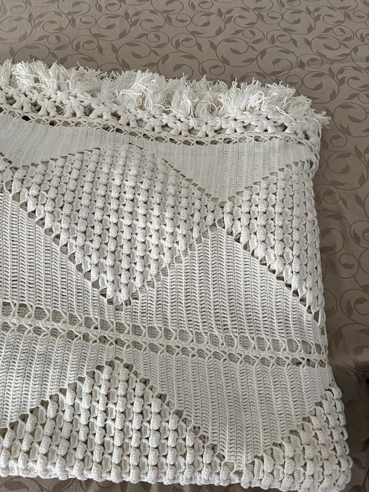 Colcha de linha em crochet feito a mãi