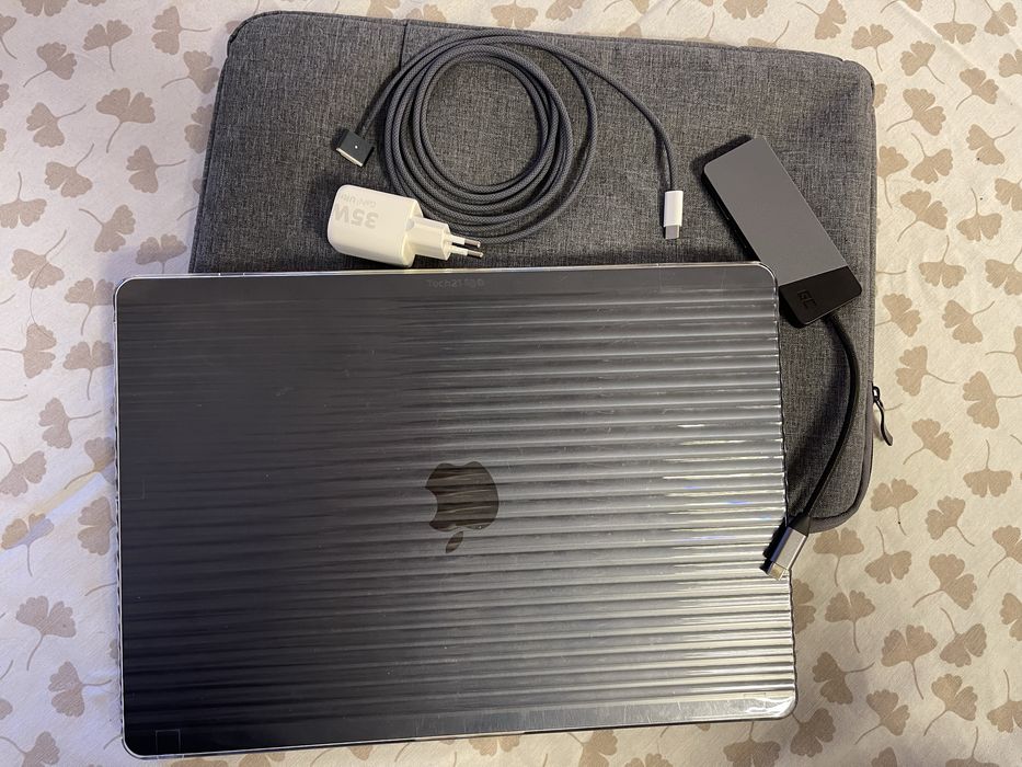 Apple MacBook Air 15 M2 8-core CPU + 10-core GPU / 8GB RAM / 256GB SSD / Klawiatura US / Północ (Midnight)