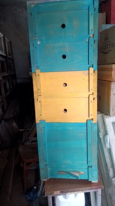 Продаються вулики