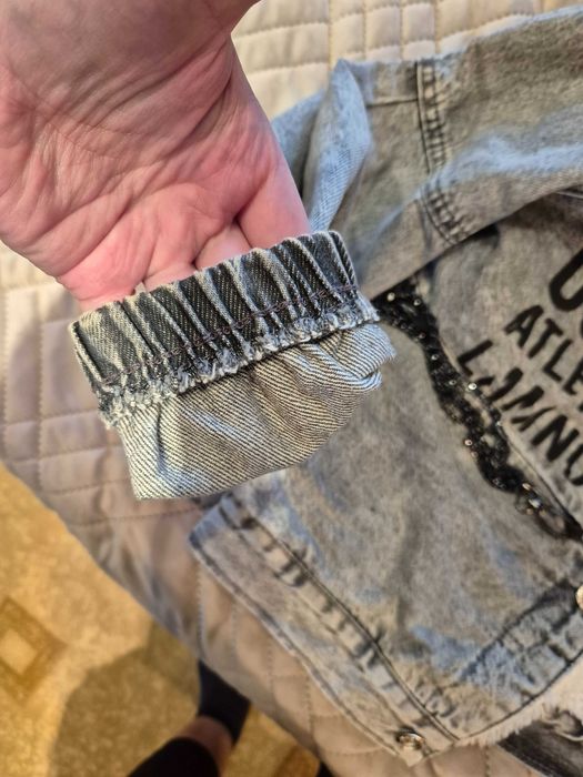 Продам джинсову куртку на дівчинку