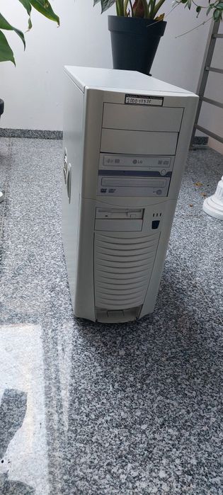 Stary retro komputer mocny zawodnik Radeon X800 GTO 3GB RAM pod s.775