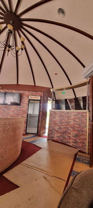 Продаються комерційні приміщення.