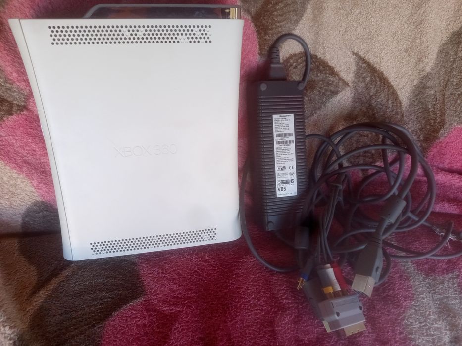 Продам кому потрібна  XBOX 360