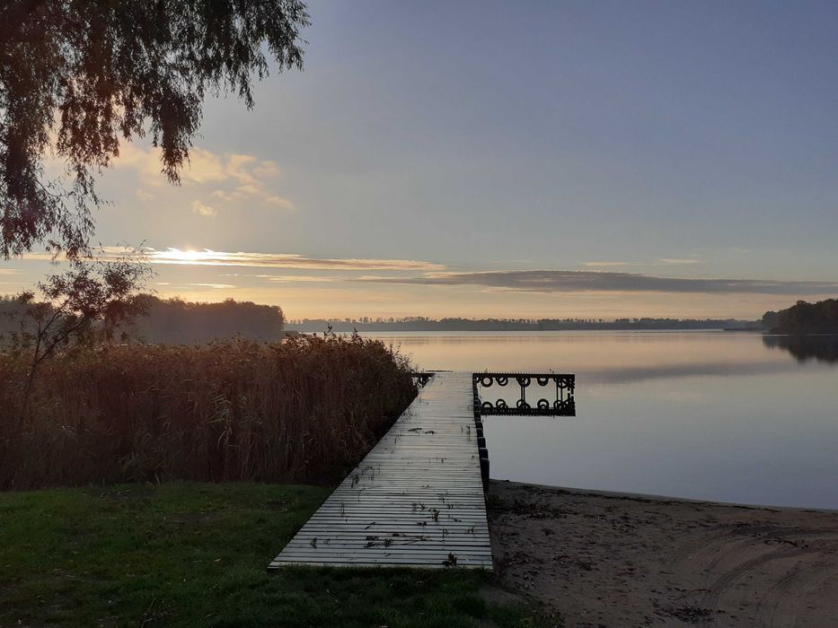 Domek letniskowy z kominkiem nad jeziorem Dzierzgoń w Rodowie Małym
