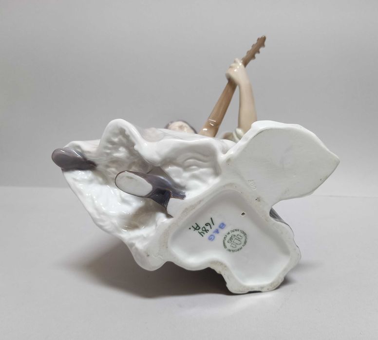 Kobieta z gitarą, figurka B&G Kopenhaga proj. I. Plockross Irminger