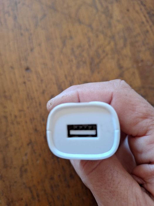 Carregador de isqueiro com porta USB