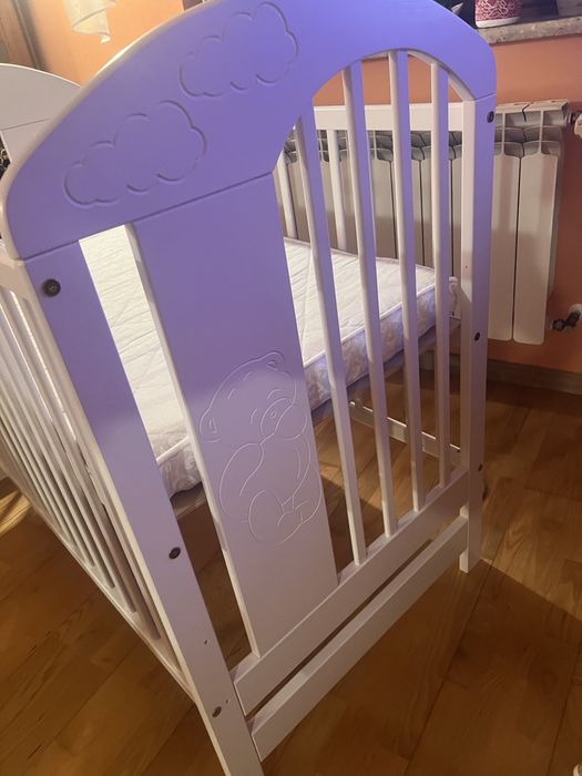 Łóżeczko niemowlęce z materacem