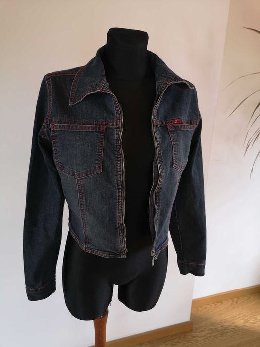 Śliczna jeansowa kurteczka