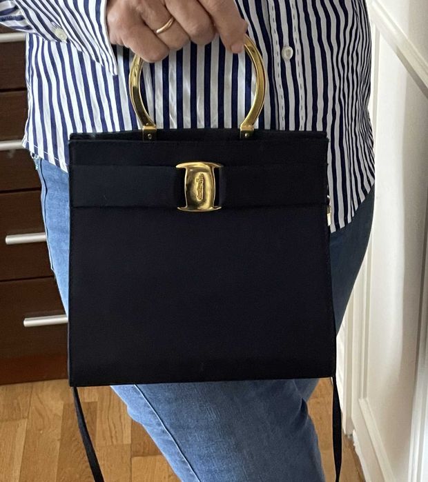 Mala /pochete de cor azul escura, da marca Albertario