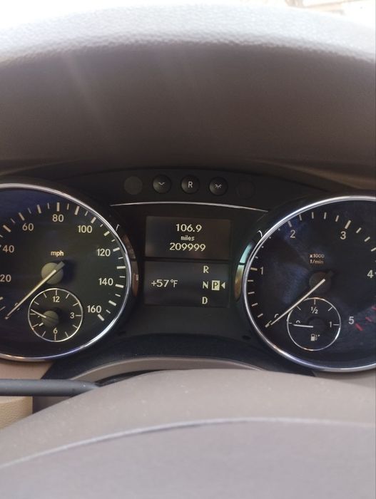 Мерседес r320 у гарному стані
