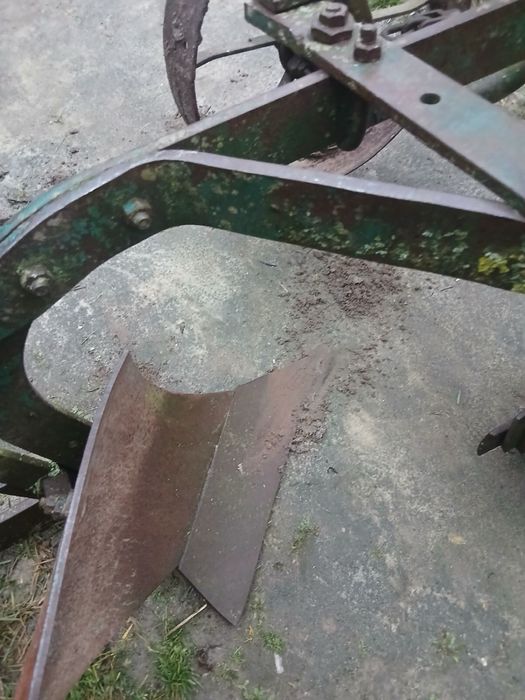 Продаю плуг  …..