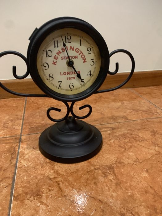 Relogio preto imitar o antigo em latao