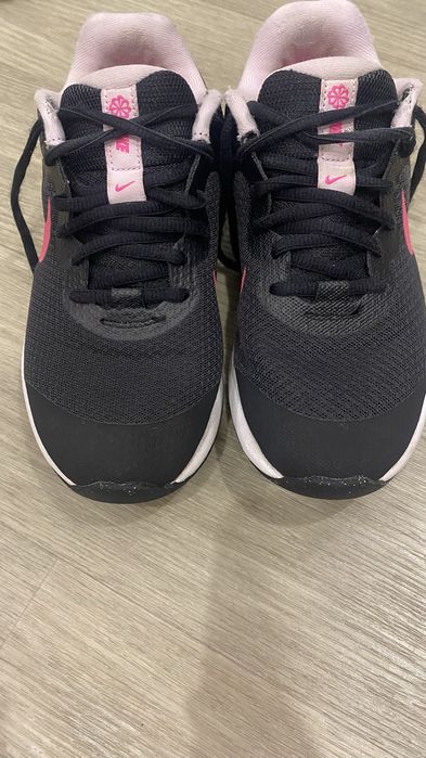 Кросівки для дівчинки Nike Revolution 6 Nn