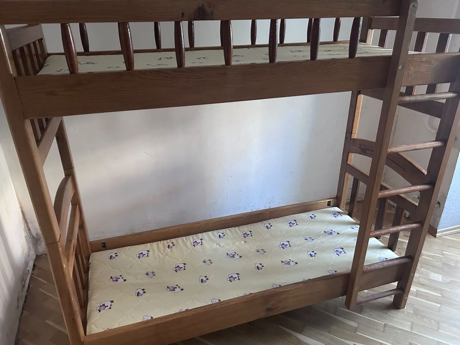 Продається двохярусне дитяче ліжко