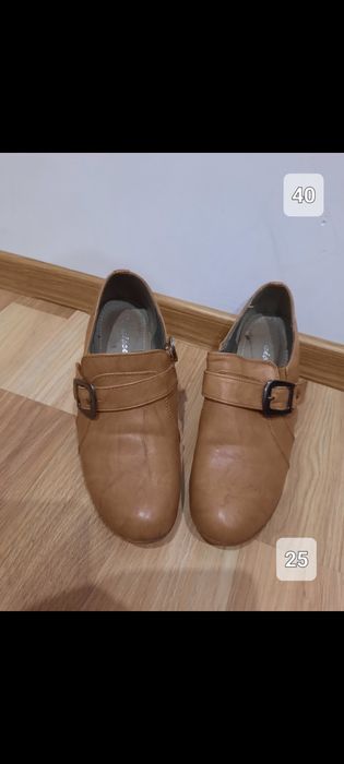 Buty damskie na wyższej podeszwie