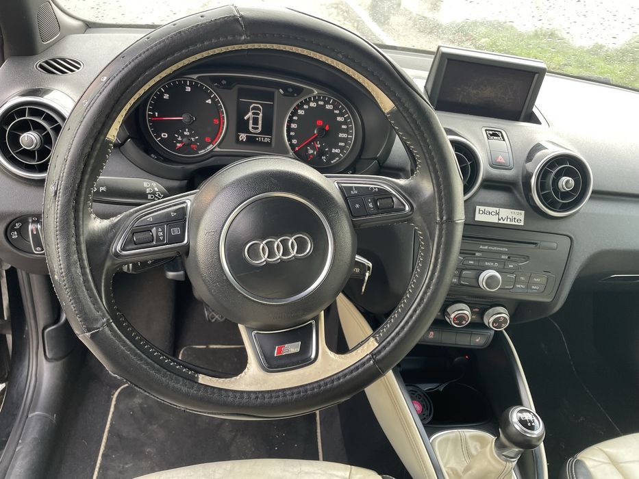 Audi A1  1600 TDI  Edicao Lda. 11/25 Black Wite