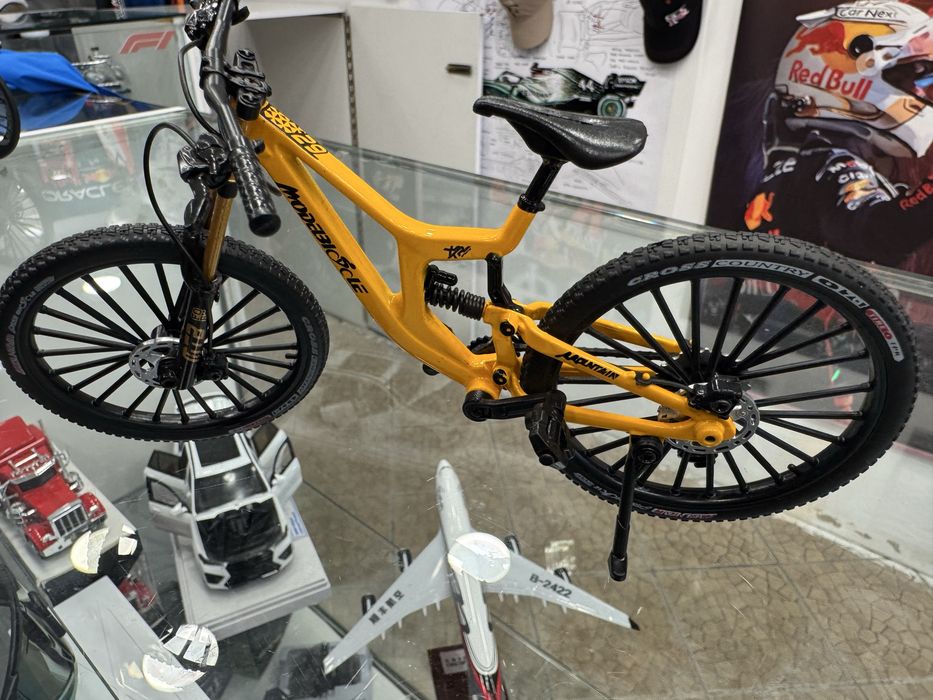 Miniatura rèplica de mountain bike. Escala 1:12