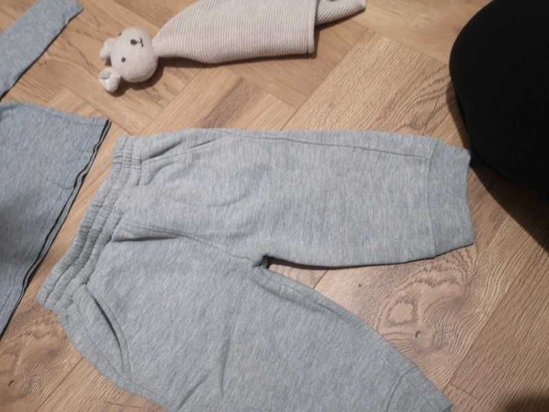Esprit bluzka szara robot + dresowe spodnie r. 68cm 6m.
