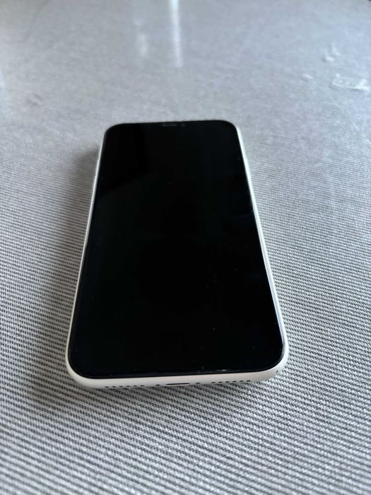iPhone 11 64 GB + Adaptador/cabo usb (Apple) + Earpods (Apple) + Capas