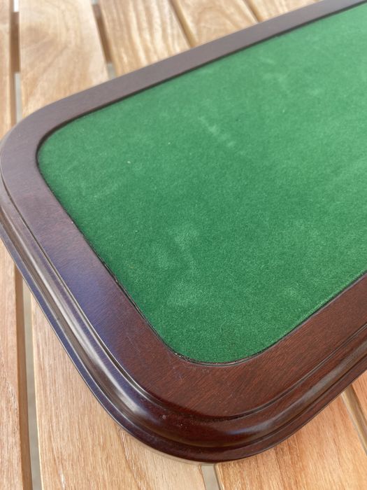 Suporte com tapete para jogo de dados