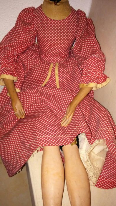 Antiguidade! Boneca com mais de 100 anos!