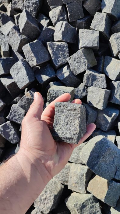 Czarna kostka granitowa Szwed.