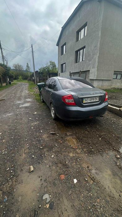 Автомобіль Chery E5
